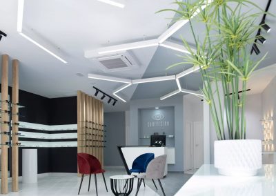 Reforma e interiorismo Optica Sanivisión realizada por estudio AMA