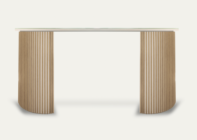 Mesa de ventas Vanguard, Punto de venta en madera roble sobre. Con cristal lacobel blanco.