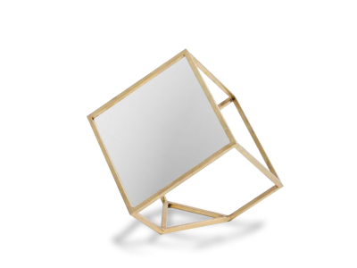 Cubo de madera de melamina acabado roble, color oro con una cara de espejo.